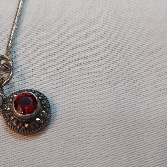 Unusual Sterling link-clasp & round oval bracelet w marcasite red stone charm - Picture 3 of 7